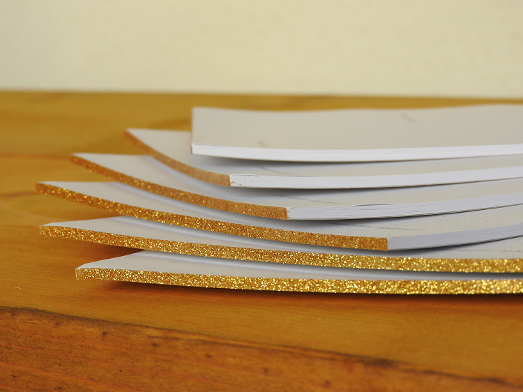 images/Realizacje/notes_z_brokatem_nadrukiem_klej_brokatowy_zloty_logo_activepromo_yabooo_Siechnice_notes_A5.png#joomlaImage://local-images/Realizacje/notes_z_brokatem_nadrukiem_klej_brokatowy_zloty_logo_activepromo_yabooo_Siechnice_notes_A5.png?width=750&height=562